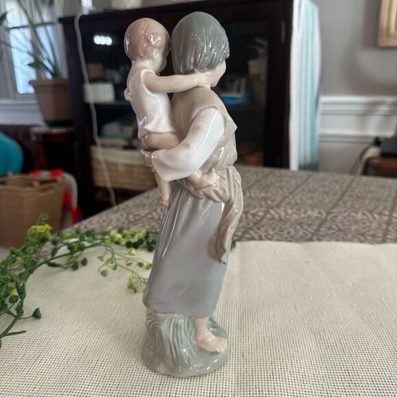 Lladro Porcelain Figurine Gypsy Girl with Brother Piggy Back Ride Vintage - Picture 5 of 9